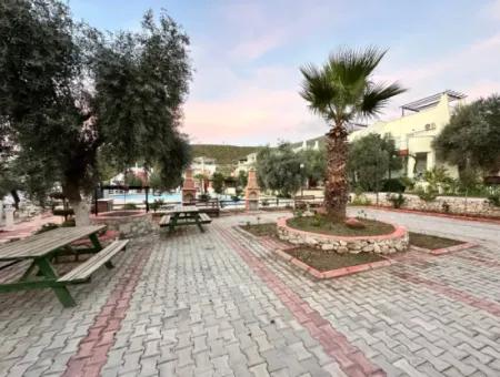 2 1 Villas For Sale In A Complex In Akbukte