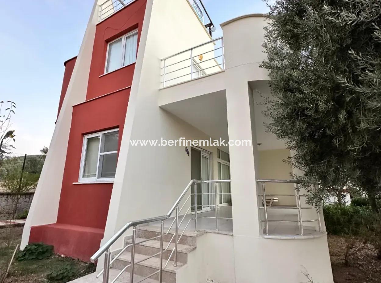 Akbükte Site İçerinde Satılık 2+1 Villa