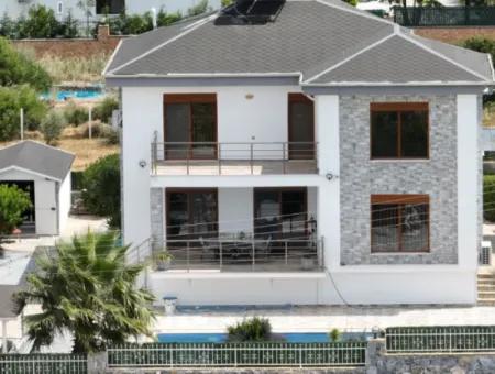 Didim Yeşiltepe De  Havuzlu Eşyalı Satılık Villa