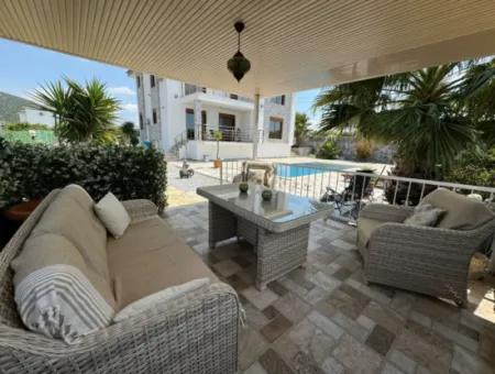 Didim Yeşiltepe De  Havuzlu Eşyalı Satılık Villa