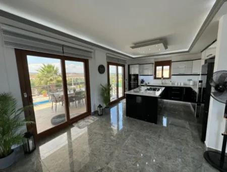 Didim Yeşiltepe De  Havuzlu Eşyalı Satılık Villa