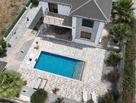 Didim Yeşiltepe De  Havuzlu Eşyalı Satılık Villa