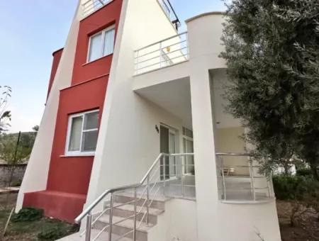 Akbükte Site İçerinde Satılık 2+1 Villa